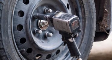 Pneumatic wrench on wheel nut