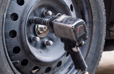 Pneumatic wrench on wheel nut