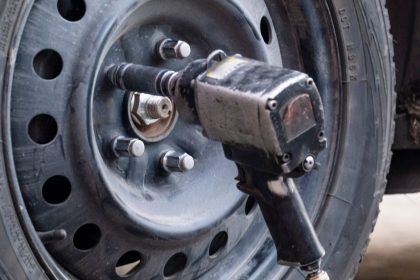 Pneumatic wrench on wheel nut